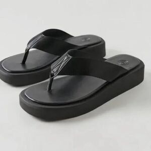Urban Outfitters Black Platform Flip-Flops 7 NWOT